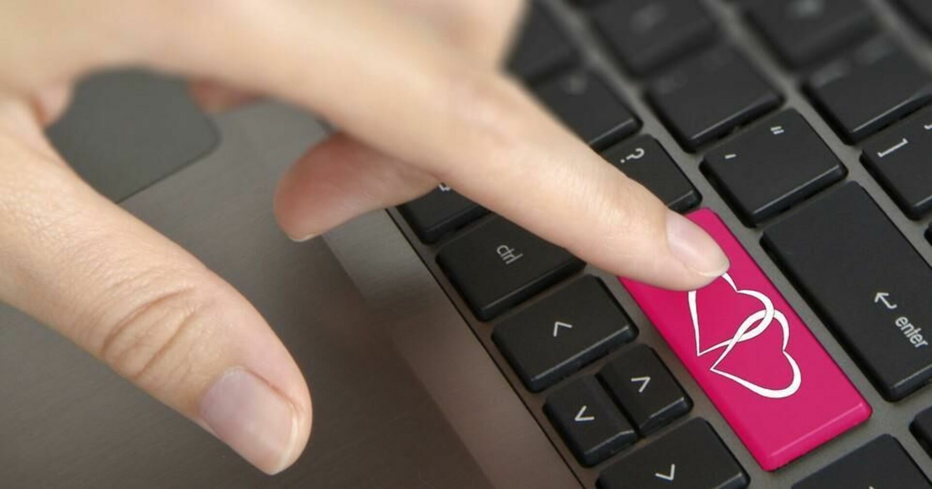 Мошенники обманули жительницу Первоуральска на сайте знакомств