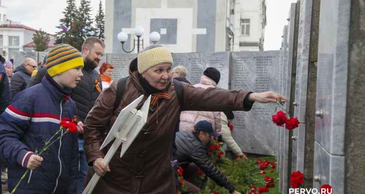 У мемориала Новотрубникам-героям состоялась торжественная церемония возложения цветов