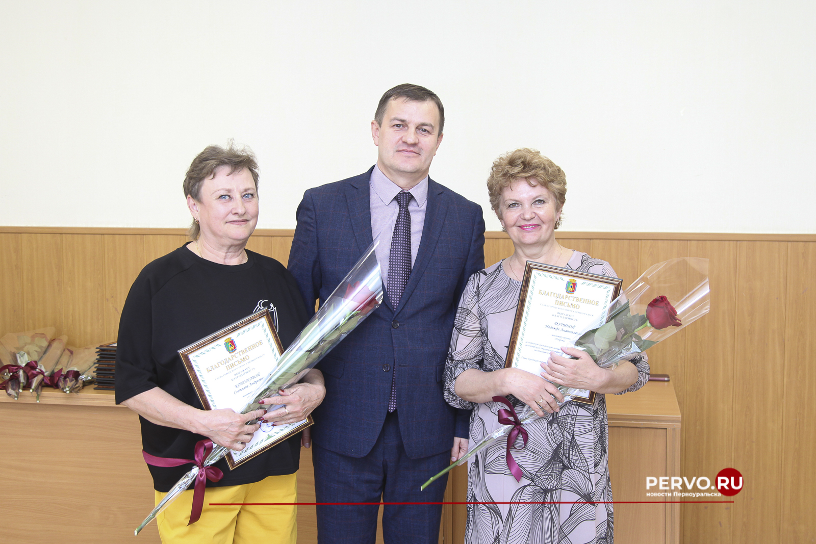 В администрации Первоуральска наградили волонтеров, оказывающих помощь участникам специальной военной операции