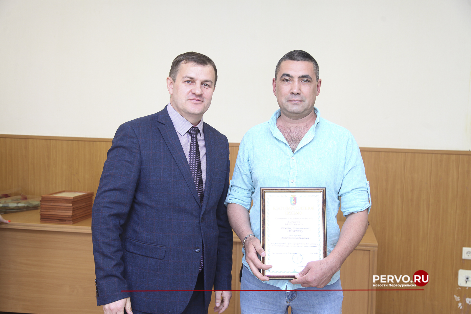 В администрации Первоуральска наградили волонтеров, оказывающих помощь участникам специальной военной операции