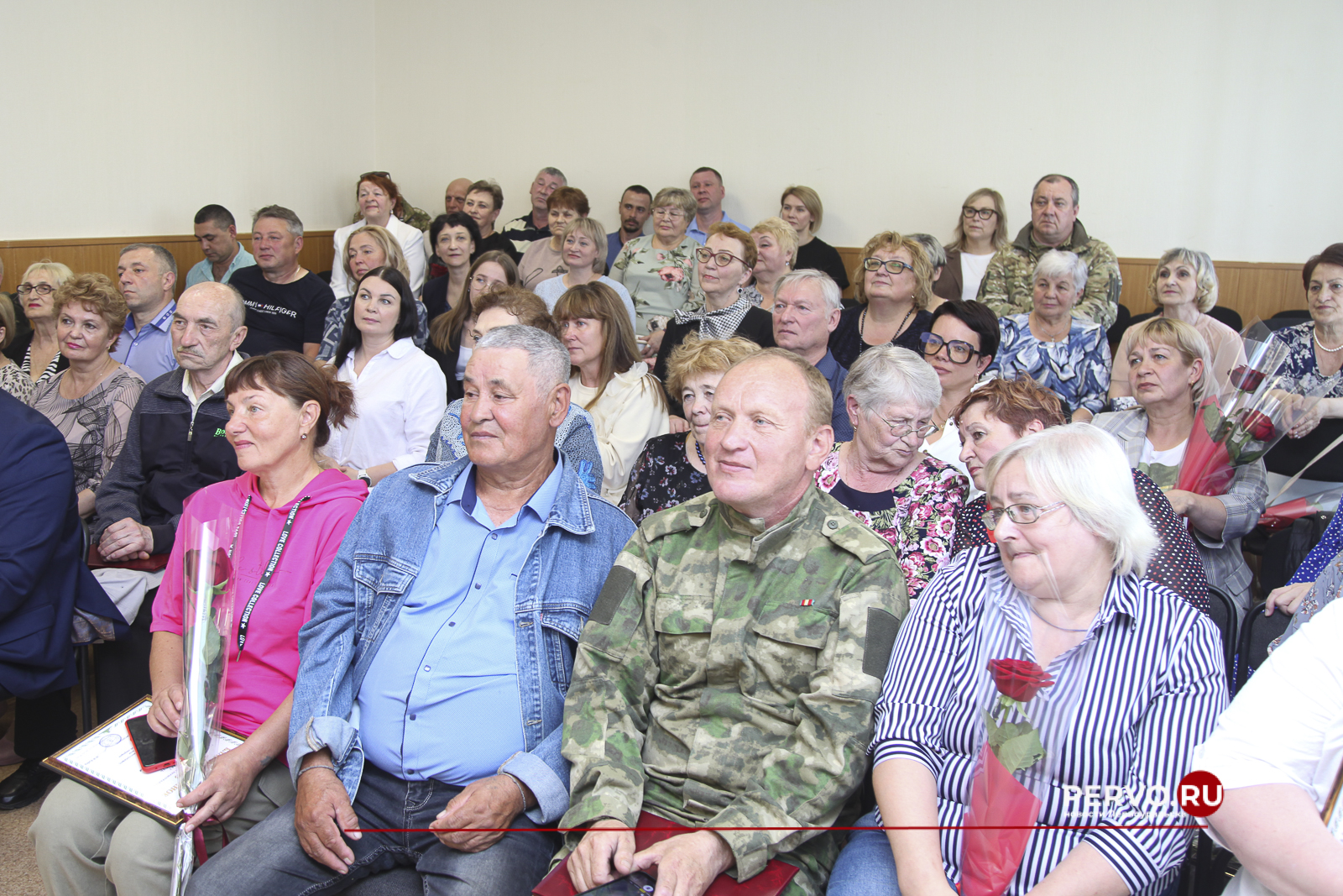 В администрации наградили волонтеров, оказывающих помощь участникам СВО