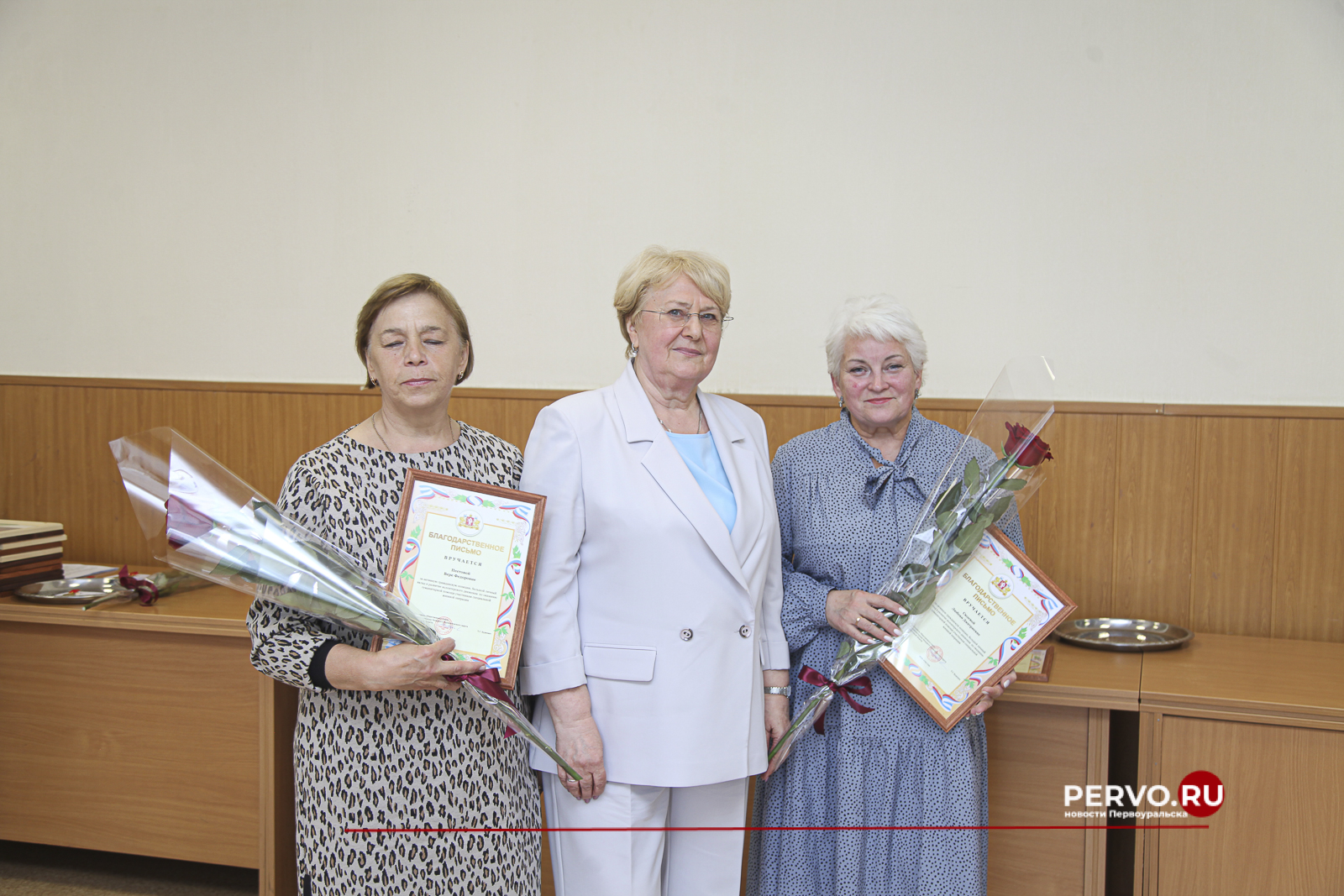 В администрации Первоуральска наградили волонтеров, оказывающих помощь участникам специальной военной операции