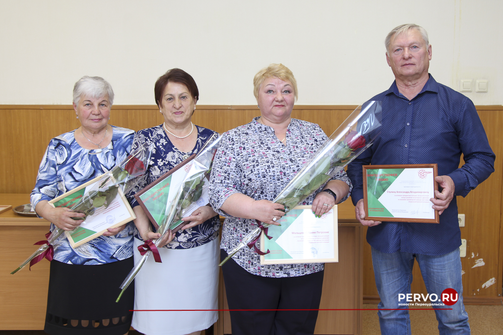 В администрации Первоуральска наградили волонтеров, оказывающих помощь участникам специальной военной операции