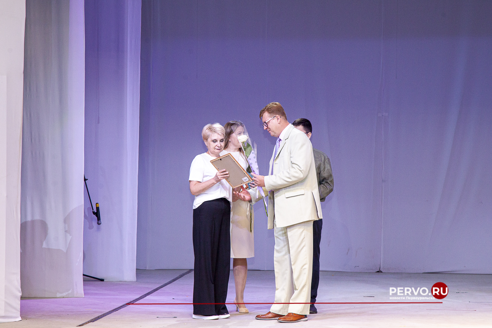 В Первоуральске 56 выпускников получили медали I и II степени «За особые успехи в учении»