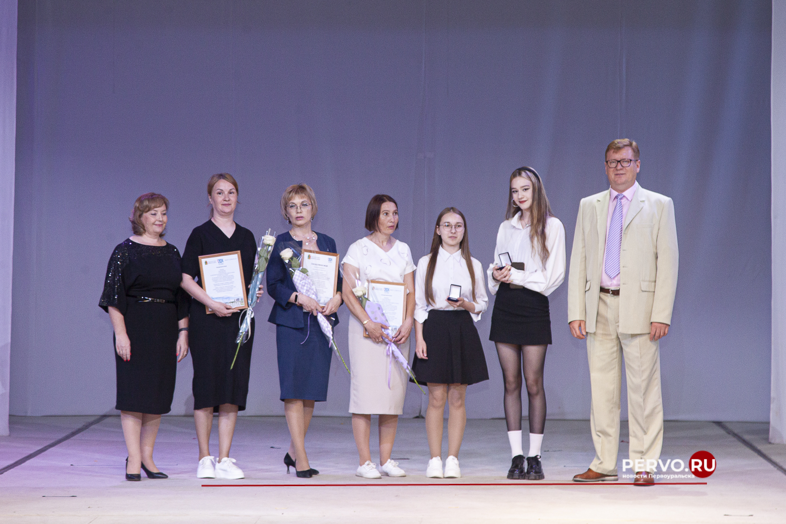 В Первоуральске 56 выпускников получили медали I и II степени «За особые успехи в учении»