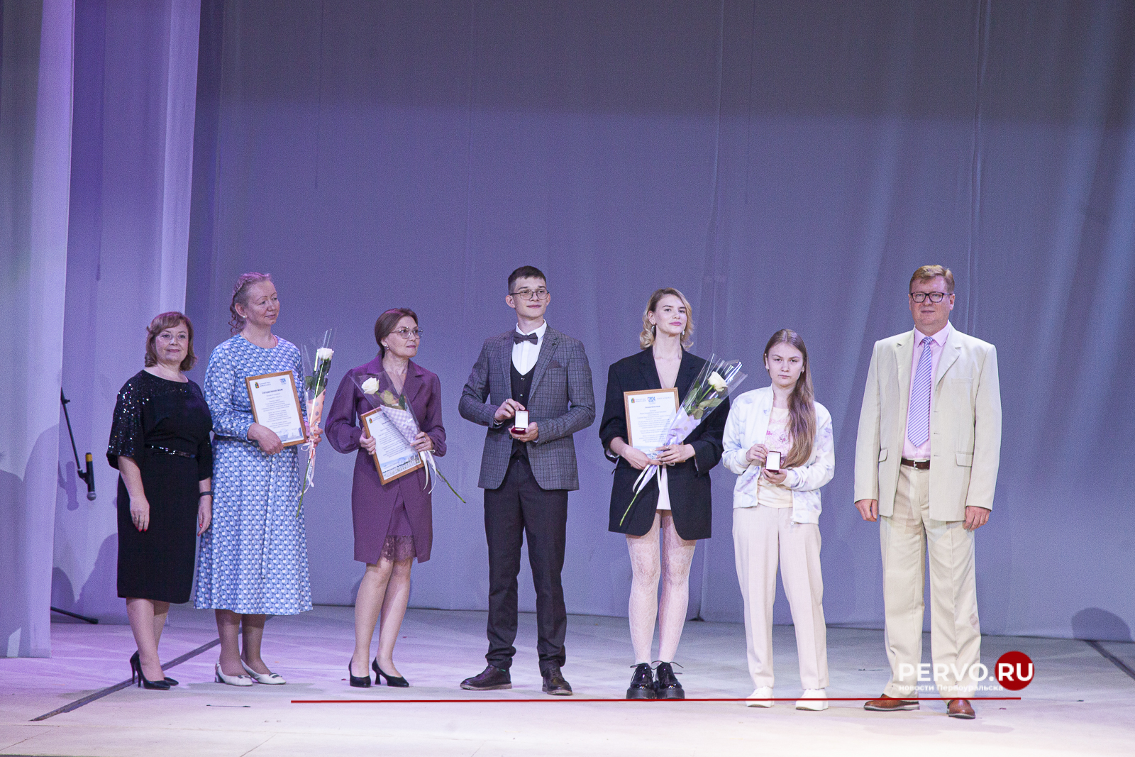 В Первоуральске 56 выпускников получили медали I и II степени «За особые успехи в учении»