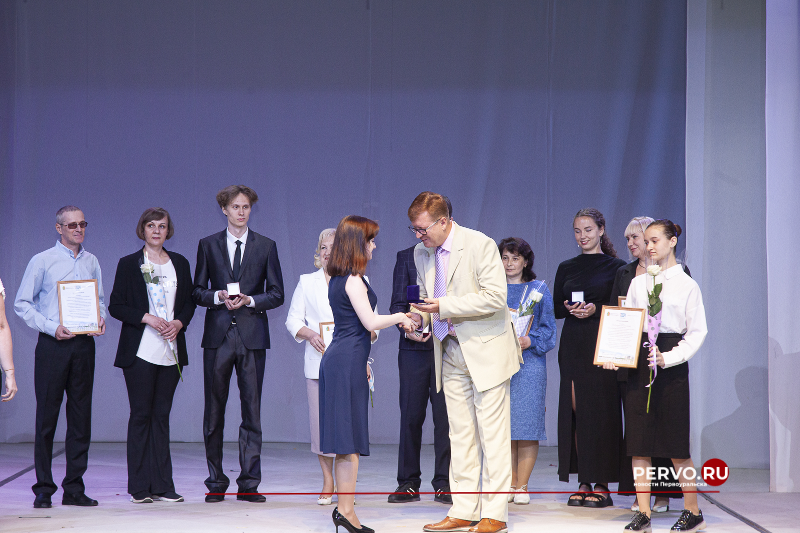 В Первоуральске 56 выпускников получили медали I и II степени «За особые успехи в учении»