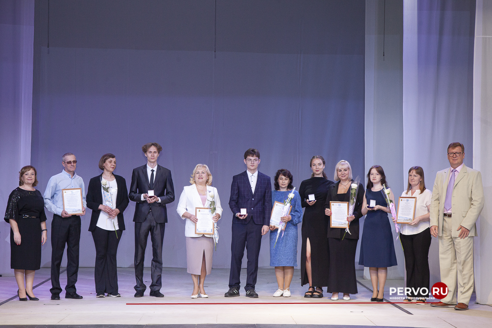 В Первоуральске 56 выпускников получили медали I и II степени «За особые успехи в учении»