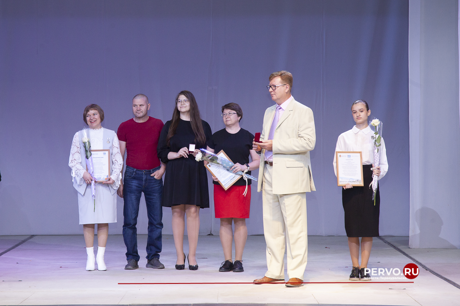 В Первоуральске 56 выпускников получили медали I и II степени «За особые успехи в учении»