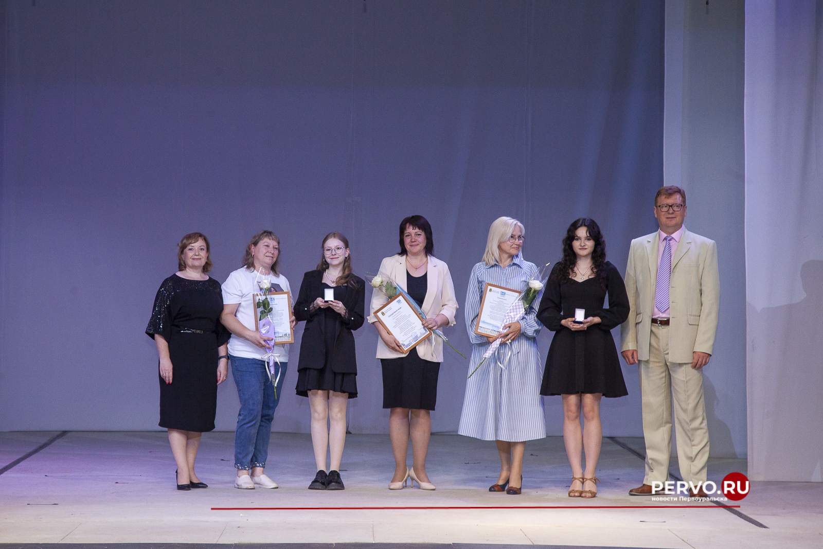 В Первоуральске 56 выпускников получили медали I и II степени «За особые успехи в учении»