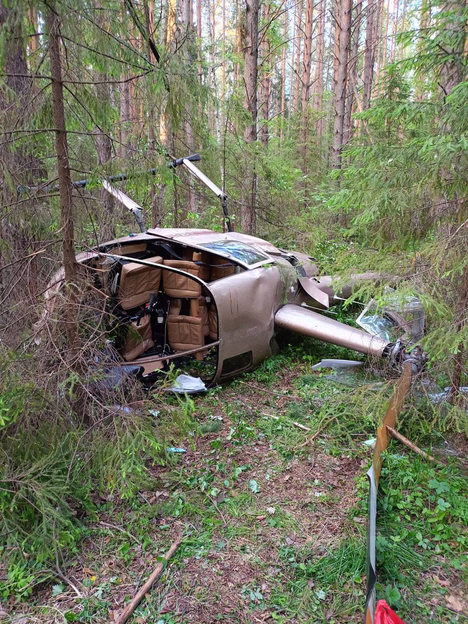 Вертолет Robinson R44 совершил жесткую посадку под Первоуральском