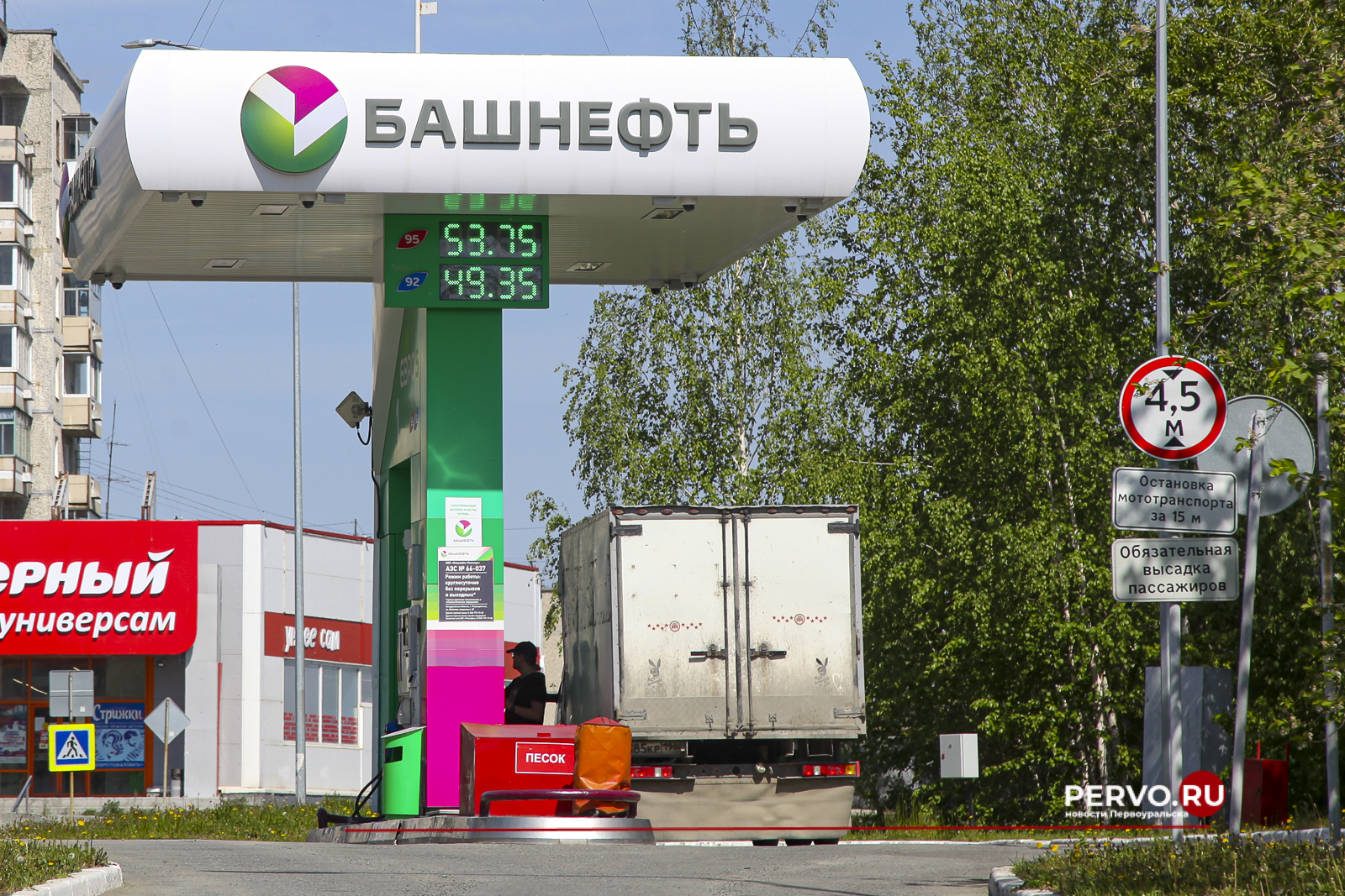 В Первоуральске на заправках третий раз за месяц подорожал бензин