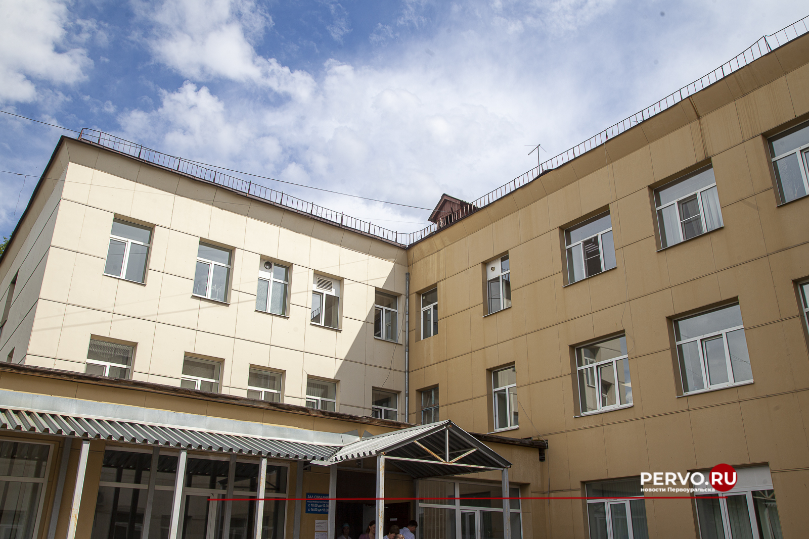 Ход реализации крупного инвестпроекта и кадровый потенциал Первоуральска оценил Алексей Шмыков