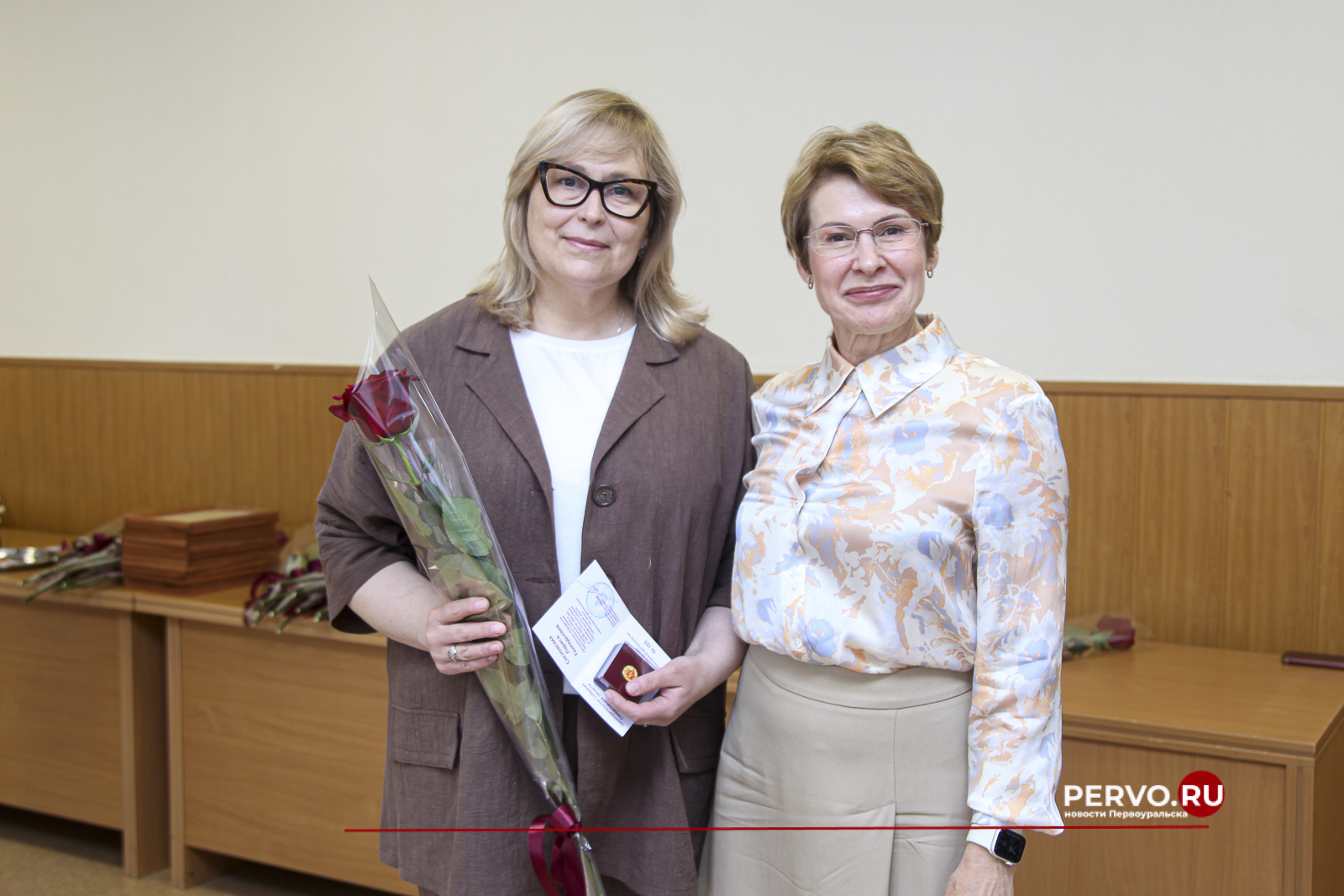 В администрации Первоуральска наградили волонтеров, оказывающих помощь участникам специальной военной операции