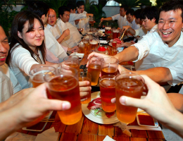В Японии захотели приучить молодежь к алкоголю