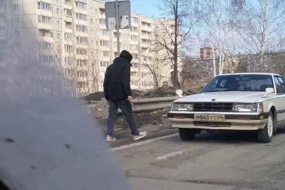 Житель Первоуральска бегал с ножом по улице